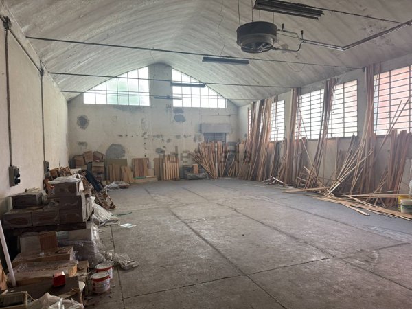 locale commerciale in vendita a Modena in zona Crocetta