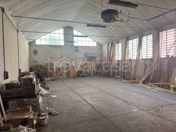 locale commerciale in vendita a Modena in zona Crocetta