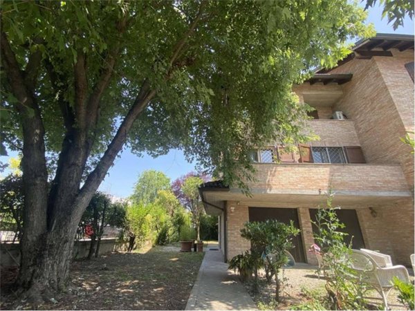 casa indipendente in vendita a Modena in zona Vaciglio