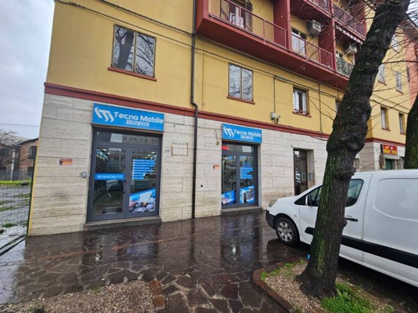 negozio in vendita a Modena in zona Madonnina / Quattro Ville