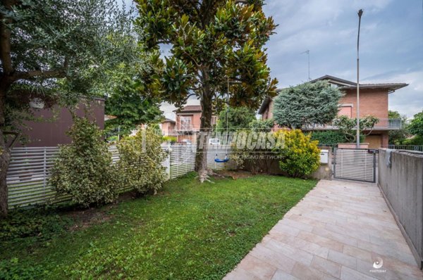 casa indipendente in vendita a Modena in zona San Damaso