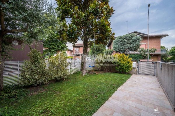casa indipendente in vendita a Modena in zona San Damaso