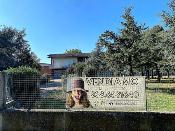 casa indipendente in vendita a Modena in zona Centro Storico