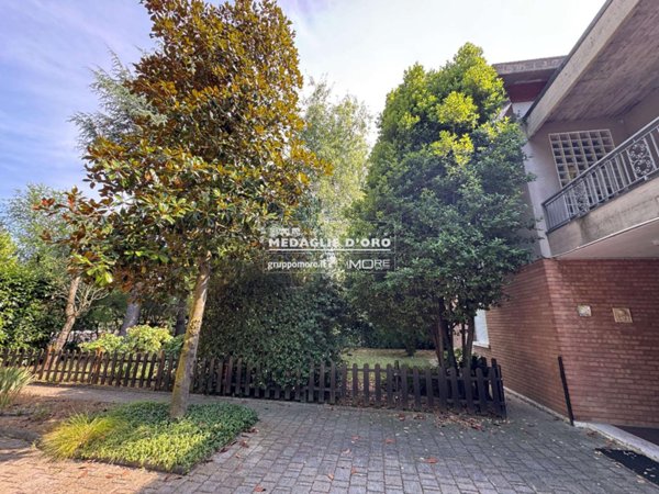 casa indipendente in vendita a Modena in zona Buon Pastore