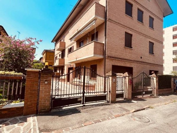 casa indipendente in vendita a Modena in zona Baggiovara