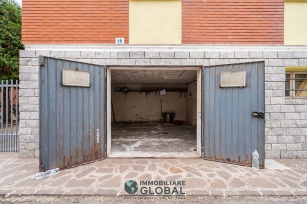 appartamento in vendita a Modena in zona Madonnina / Quattro Ville