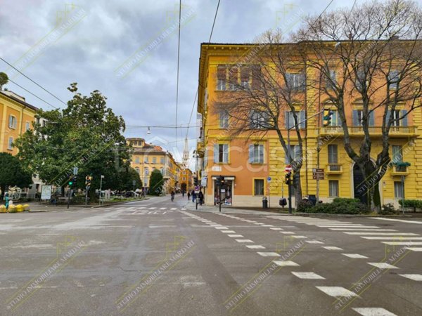appartamento in vendita a Modena in zona Centro Storico