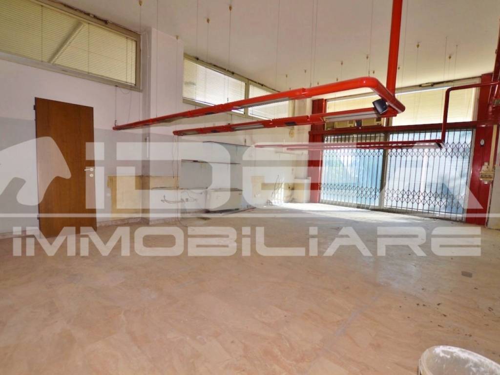 ufficio in vendita a Modena in zona Cognento