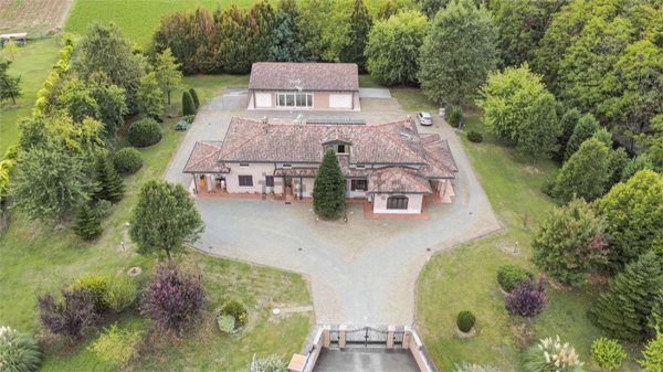 casa indipendente in vendita a Modena in zona Ganaceto