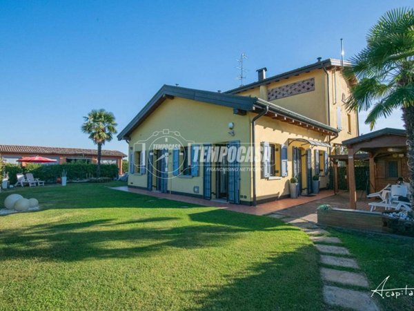casa indipendente in vendita a Modena in zona Crocetta