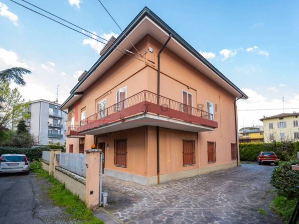 casa indipendente in vendita a Modena in zona Amendola