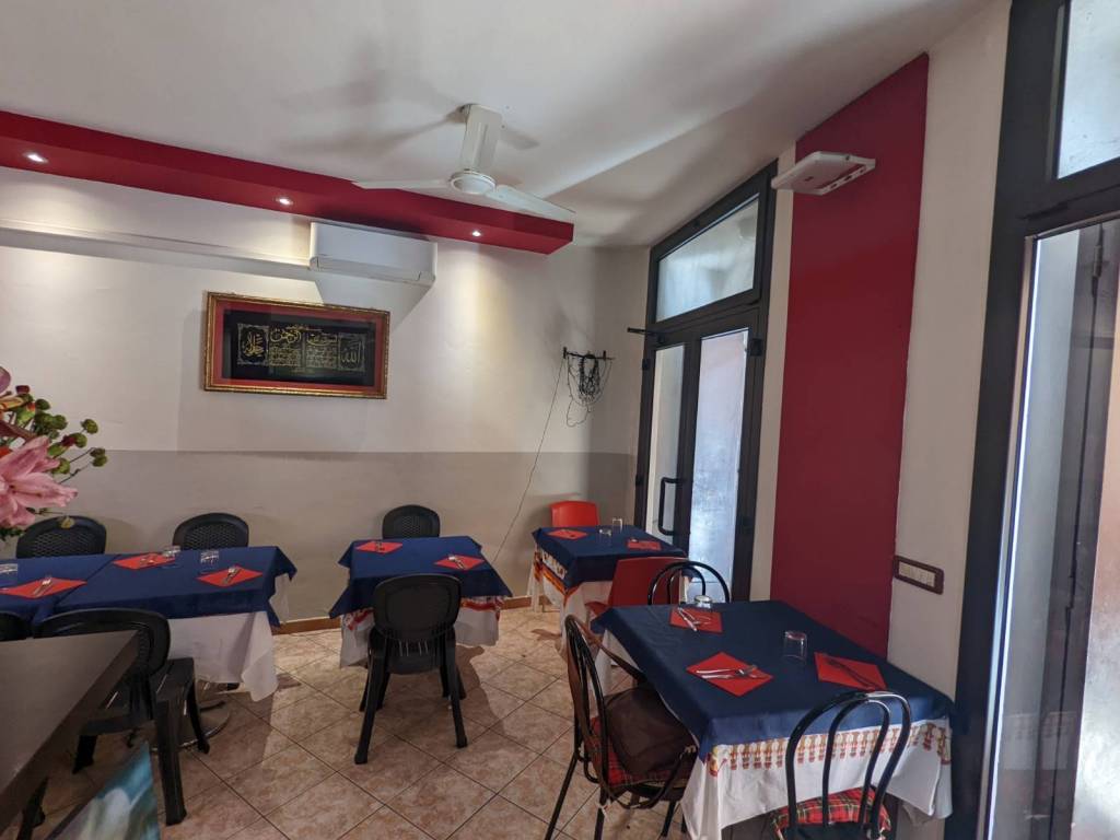 negozio in vendita a Modena in zona Crocetta