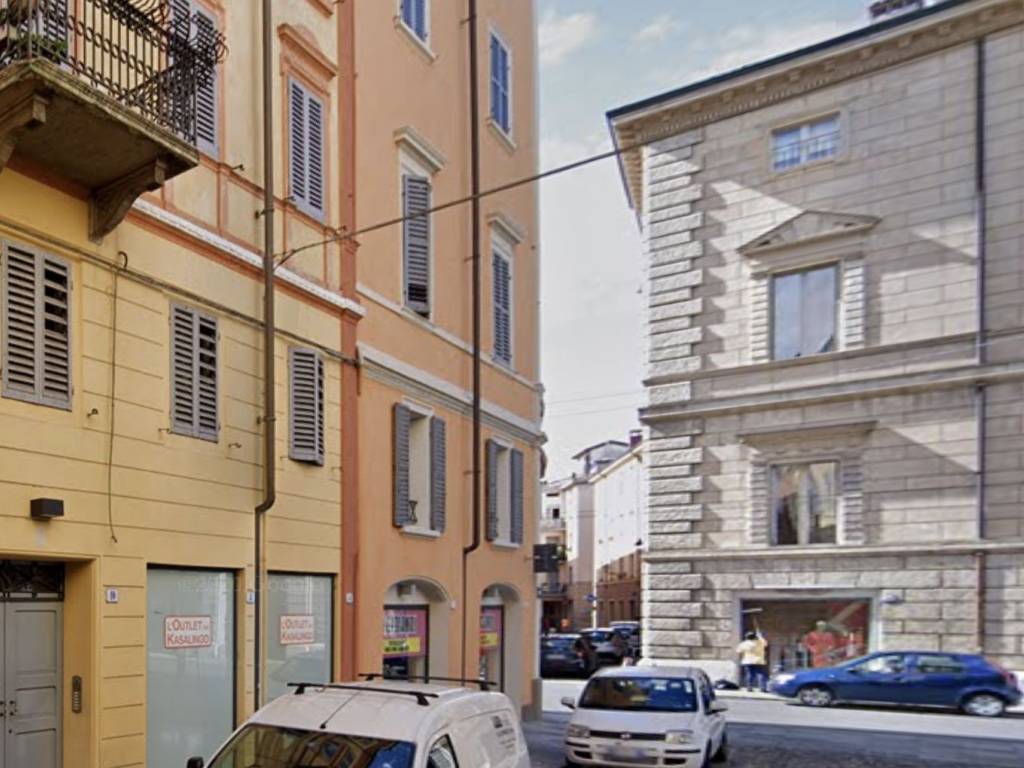 negozio in vendita a Modena in zona Centro Storico