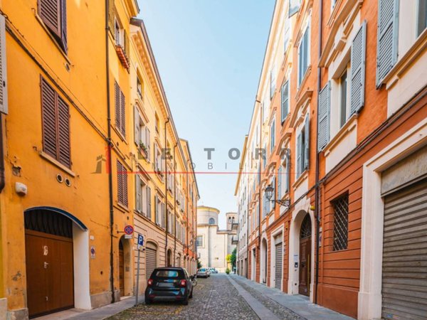 appartamento in vendita a Modena in zona Centro Storico