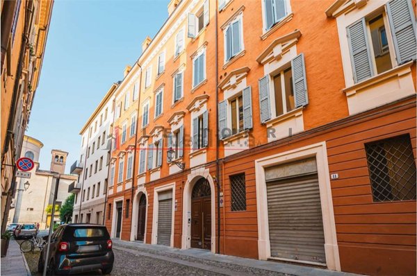 appartamento in vendita a Modena in zona Centro Storico