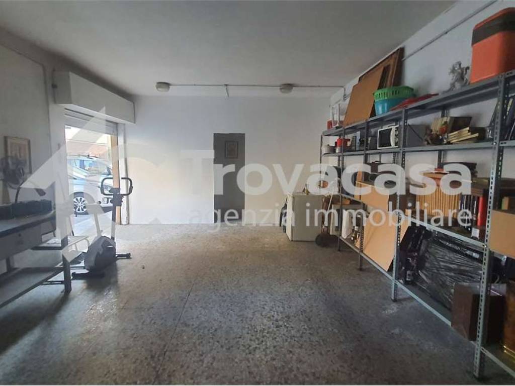 negozio in vendita a Modena in zona Baggiovara
