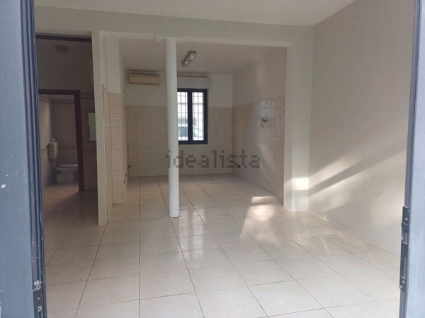 negozio in vendita a Modena in zona Sant'Agnese