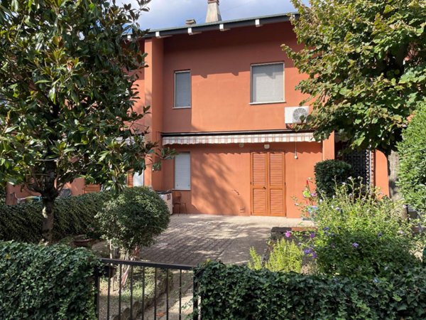 casa indipendente in vendita a Modena in zona Cognento