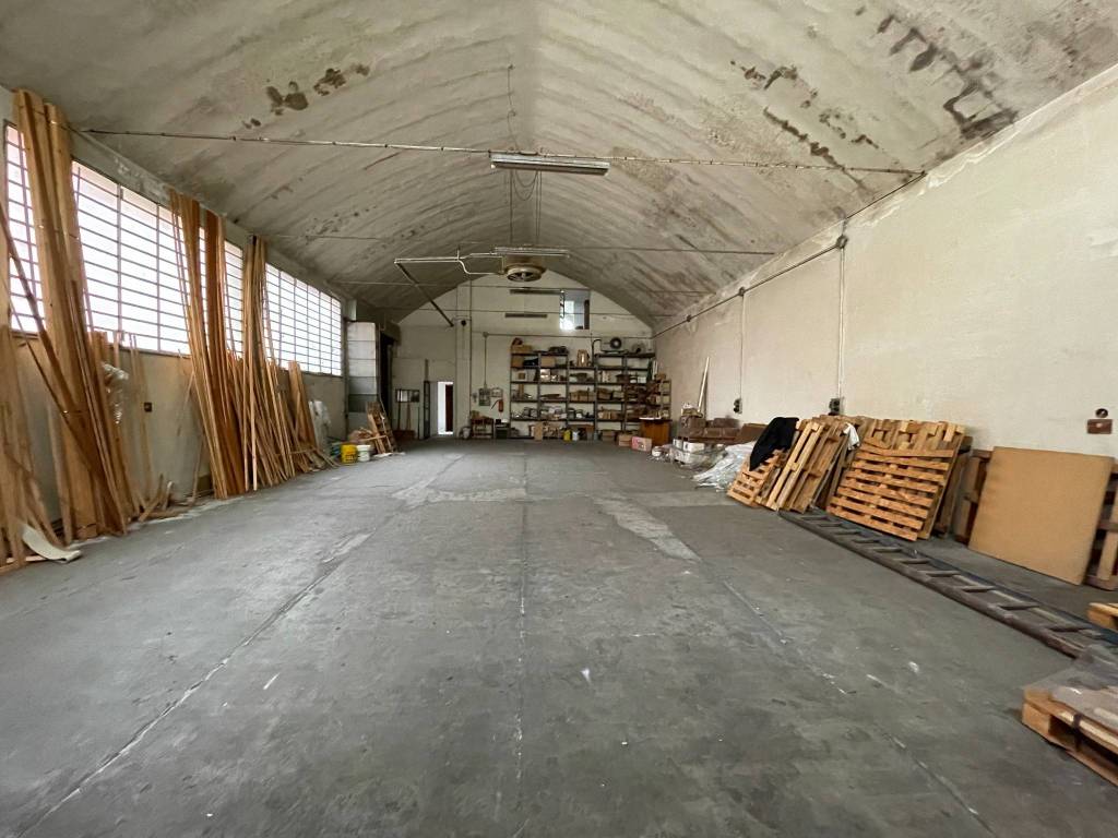 locale commerciale in vendita a Modena in zona San Lazzaro / Modena Est