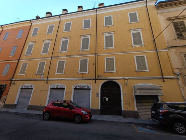 casa indipendente in vendita a Modena in zona Centro Storico