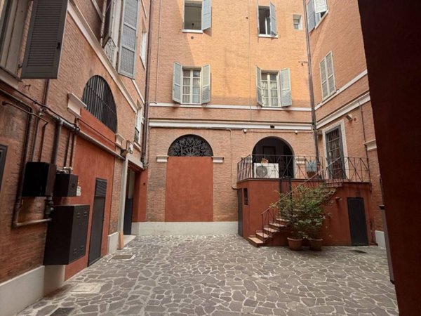 appartamento in vendita a Modena in zona Centro Storico