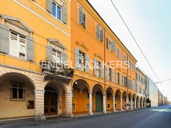 appartamento in vendita a Modena in zona Centro Storico