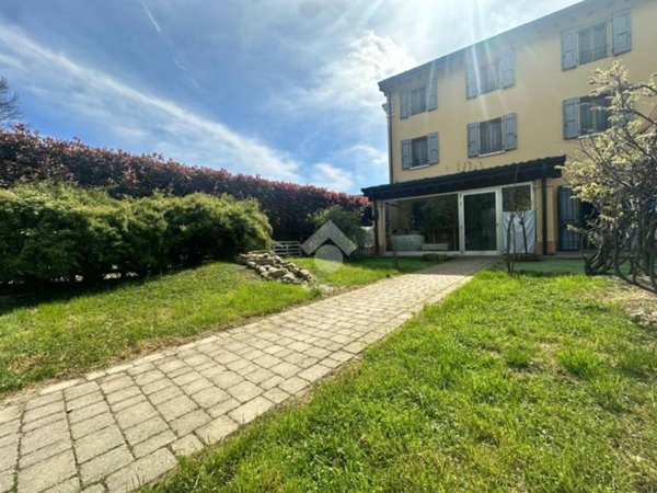 casa indipendente in vendita a Modena in zona San Damaso
