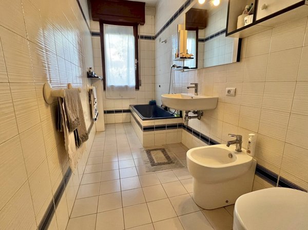 casa indipendente in vendita a Modena in zona Amendola
