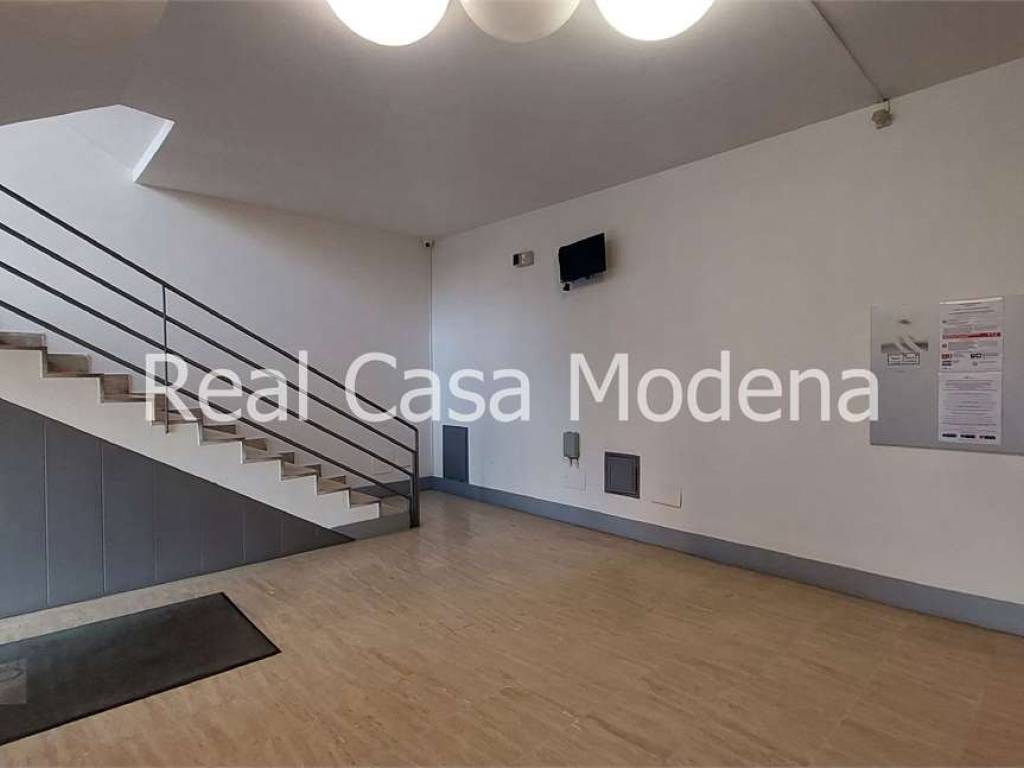 ufficio in vendita a Modena in zona San Faustino