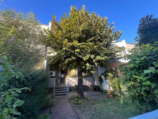 casa indipendente in vendita a Modena in zona Buon Pastore