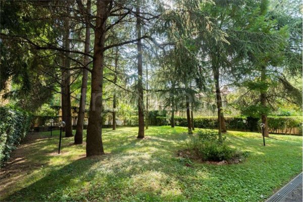 casa indipendente in vendita a Modena in zona Centro Storico