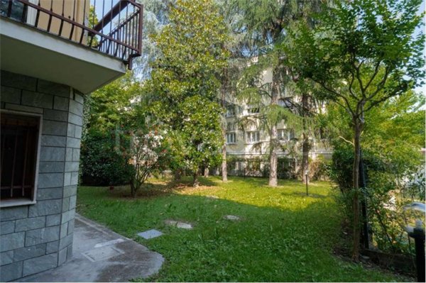 casa indipendente in vendita a Modena in zona Centro Storico