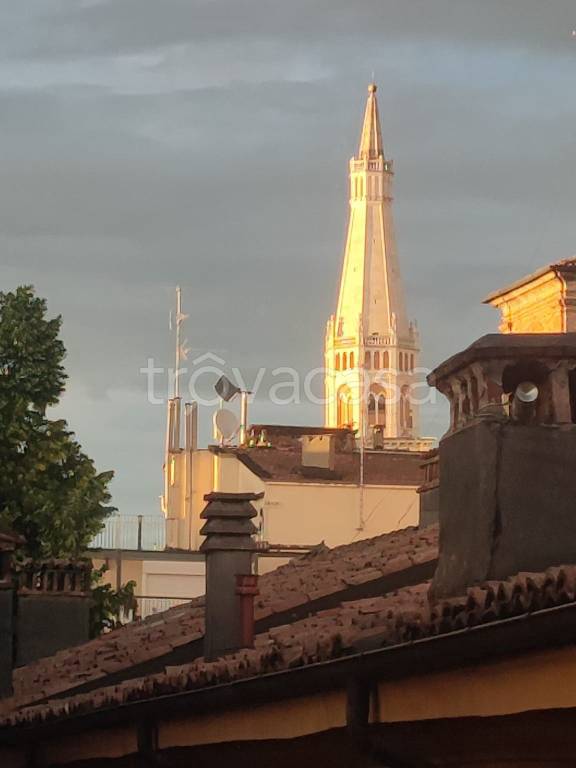 appartamento in vendita a Modena in zona Centro Storico