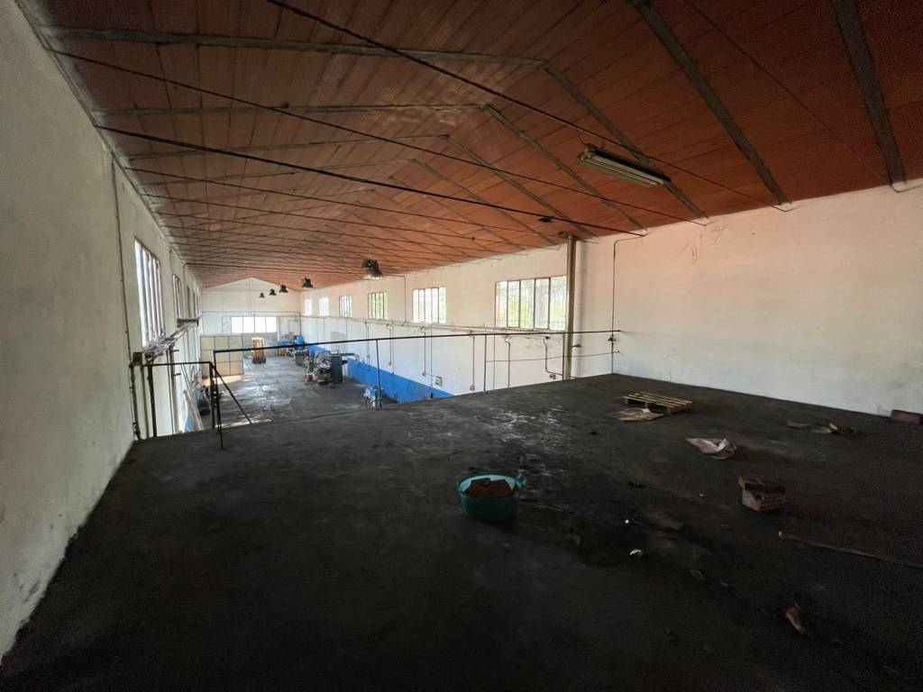 locale commerciale in vendita a Modena in zona San Lazzaro / Modena Est