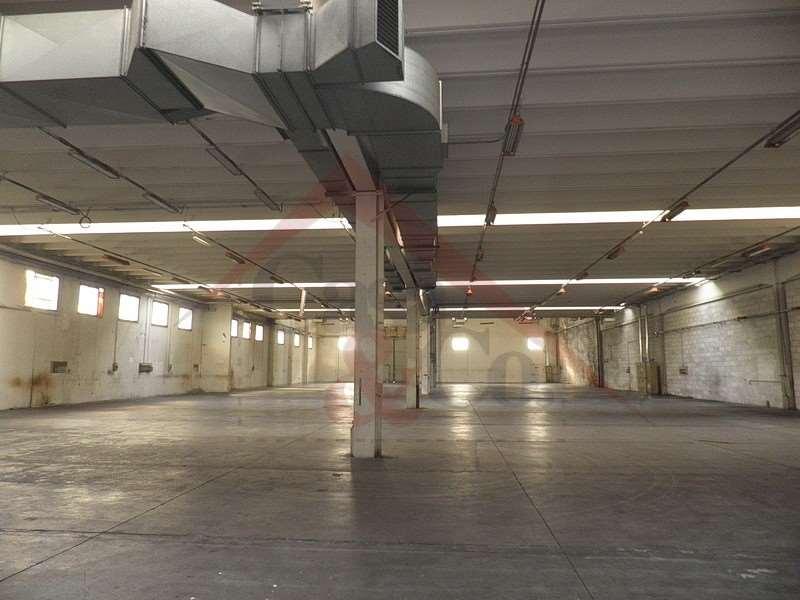 locale commerciale in vendita a Modena in zona San Damaso