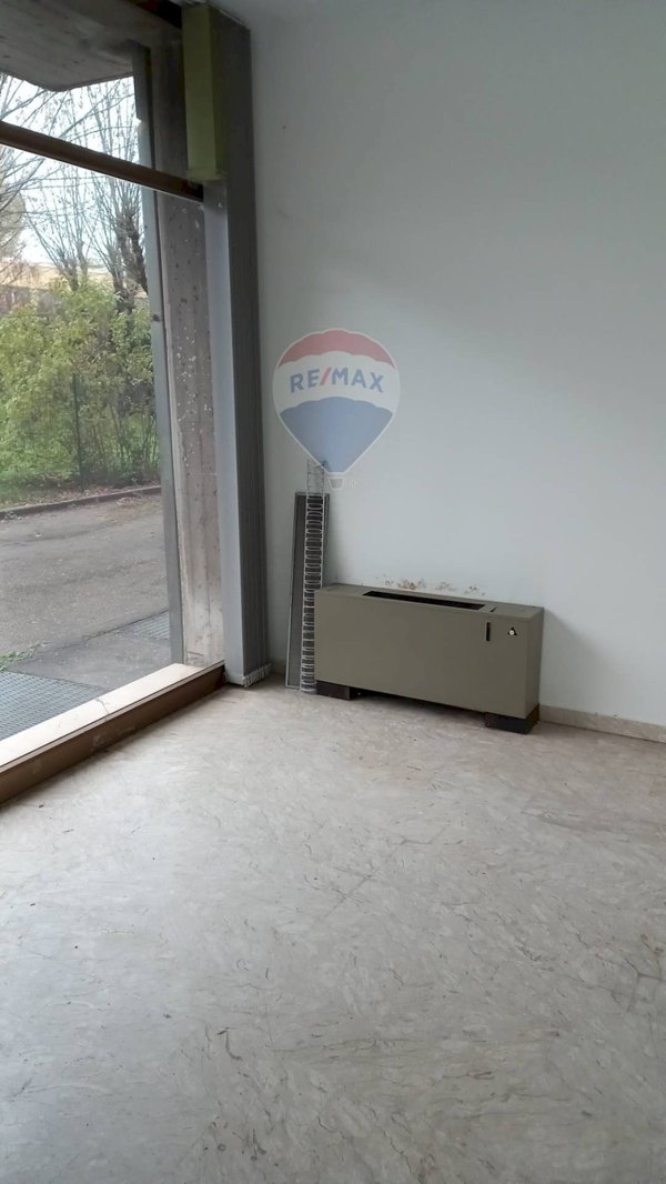 ufficio in vendita a Modena in zona Madonnina / Quattro Ville