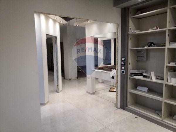 locale commerciale in vendita a Modena in zona Crocetta