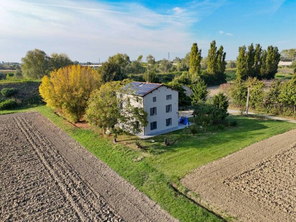 casa indipendente in vendita a Modena in zona San Lazzaro / Modena Est