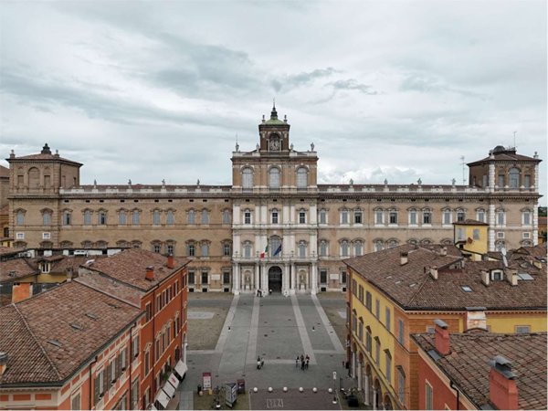appartamento in vendita a Modena in zona Centro Storico