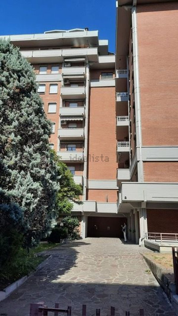 appartamento in vendita a Modena in zona Amendola