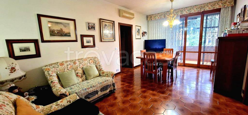 appartamento in vendita a Modena in zona Crocetta