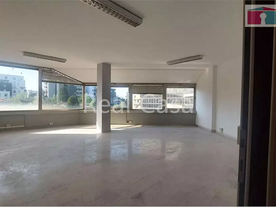 ufficio in vendita a Modena in zona San Faustino