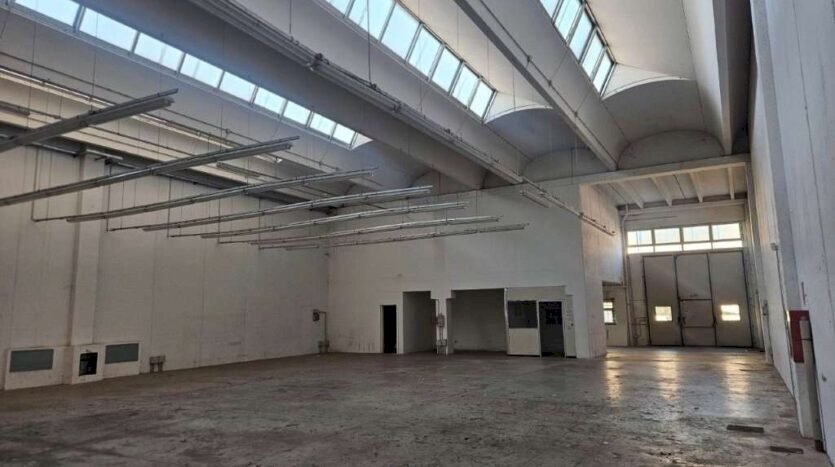 capannone in vendita a Modena in zona Madonnina / Quattro Ville