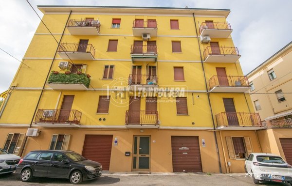 appartamento in vendita a Modena in zona Amendola