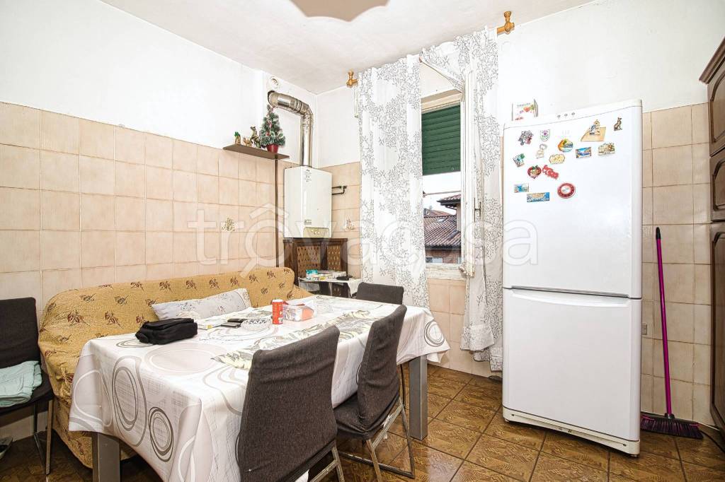 appartamento in vendita a Modena in zona Amendola