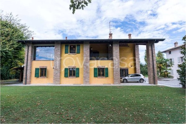 casa indipendente in vendita a Modena in zona Centro Storico