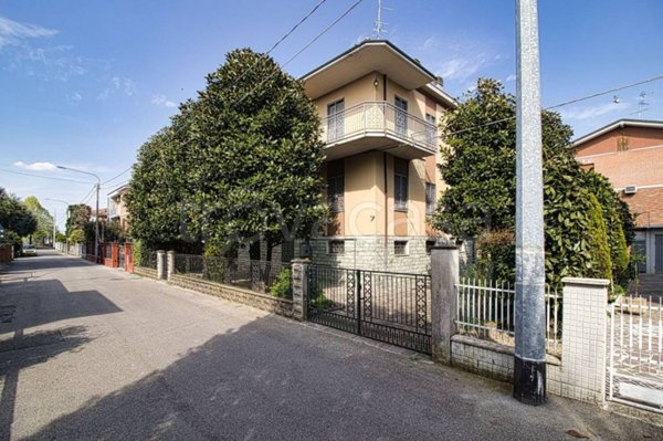 casa indipendente in vendita a Modena in zona Villanova