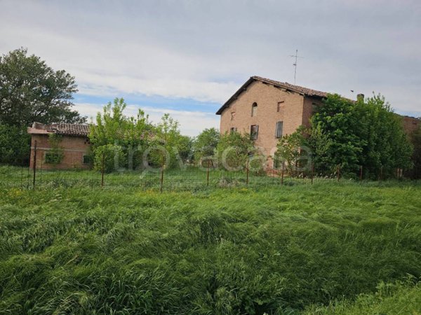 casale in vendita a Modena in zona Madonnina / Quattro Ville