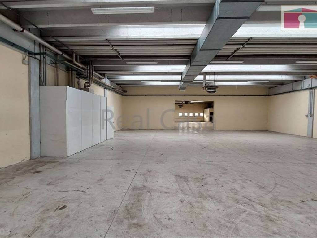 capannone in vendita a Modena in zona Madonnina / Quattro Ville