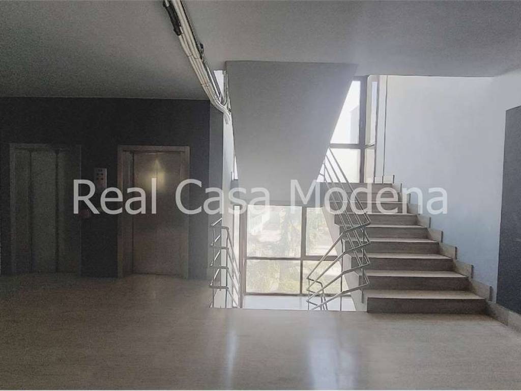 ufficio in vendita a Modena in zona San Faustino